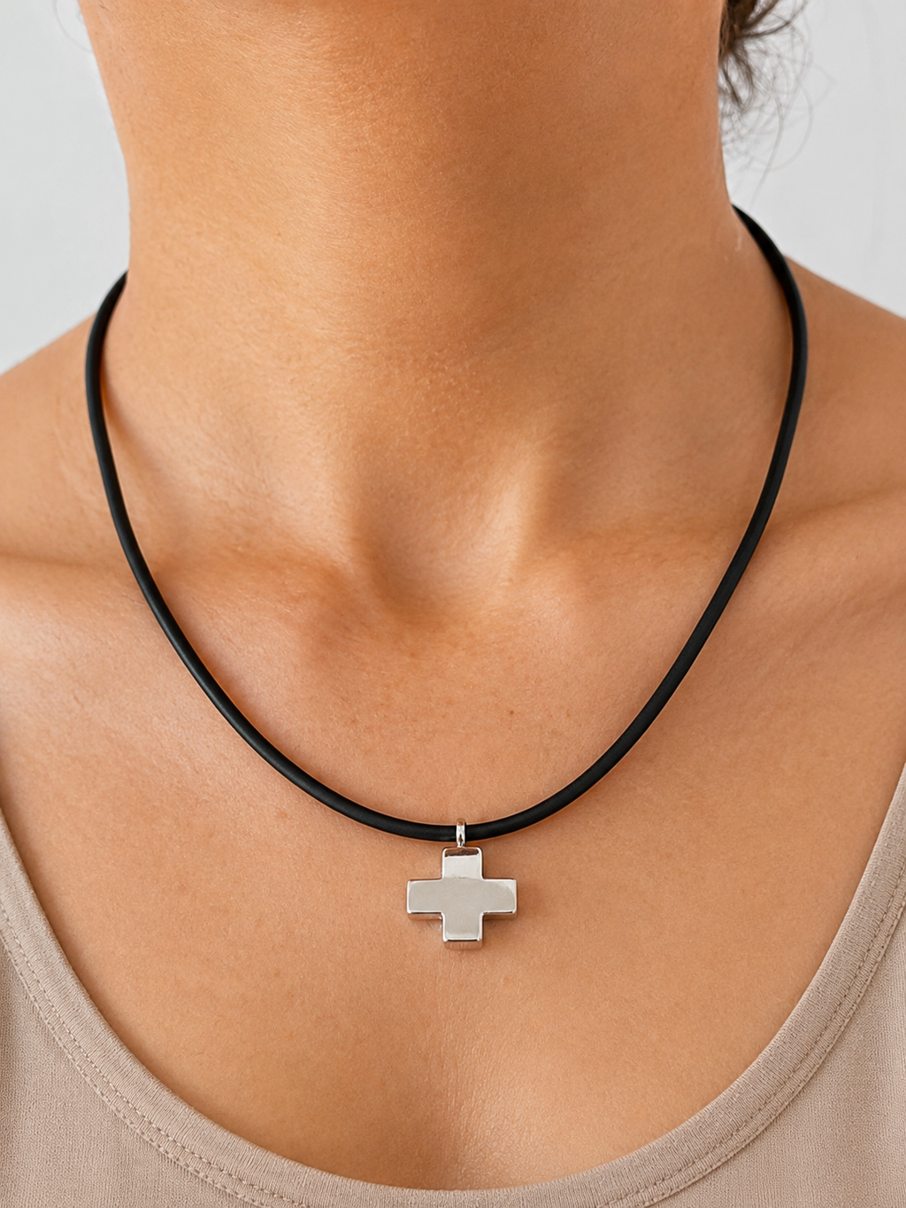 Collar Con Cruz Suiza Ondulada de Plata .925