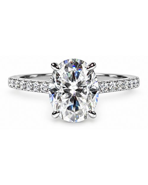 Anillo de compromiso oval Hidden Halo de plata .925 con moissanita, vista frontal.