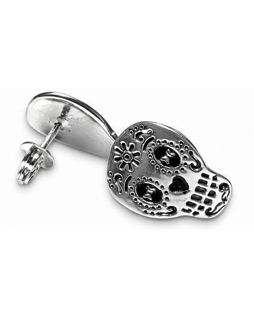 Broquel de calavera de azúcar en plata .925 mostrando poste y mariposa