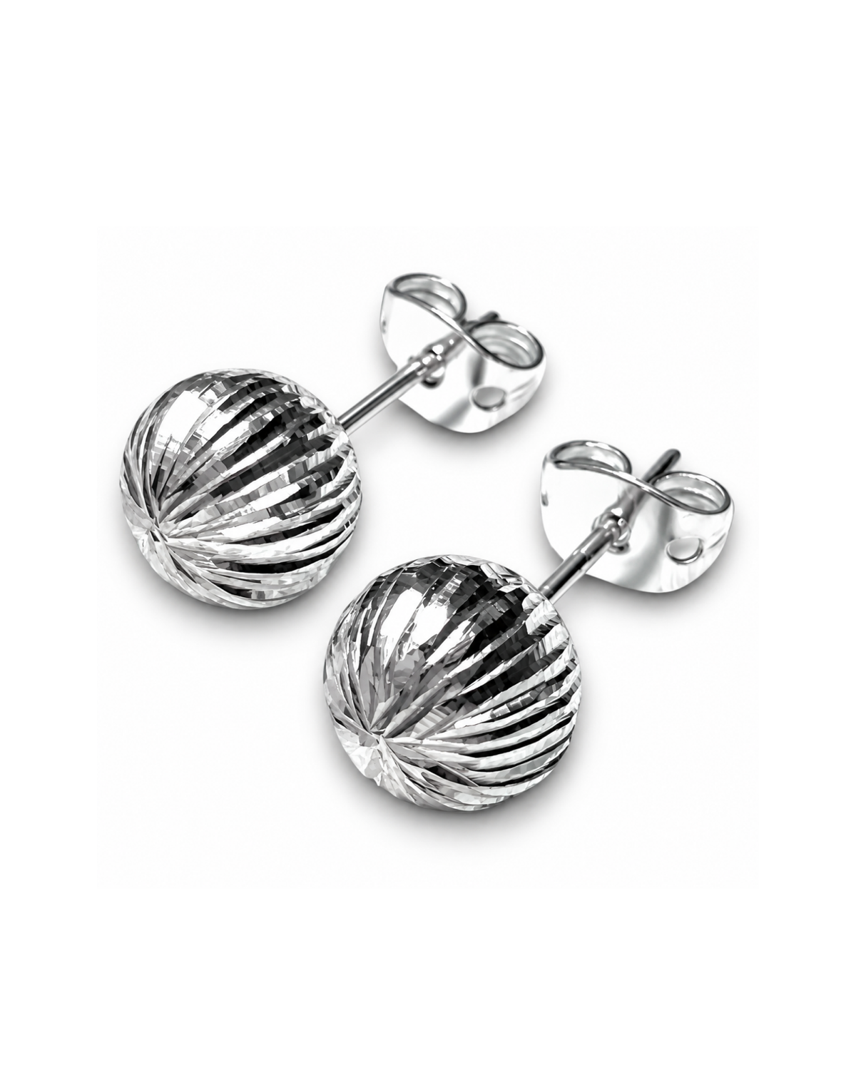 Broqueles redondos diamantados de plata .925, vista con postes y mariposas.