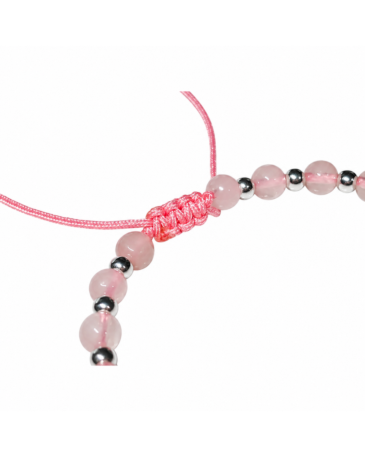 Detalle del tejido de macramé y las cuentas de cuarzo rosa de 4 mm.