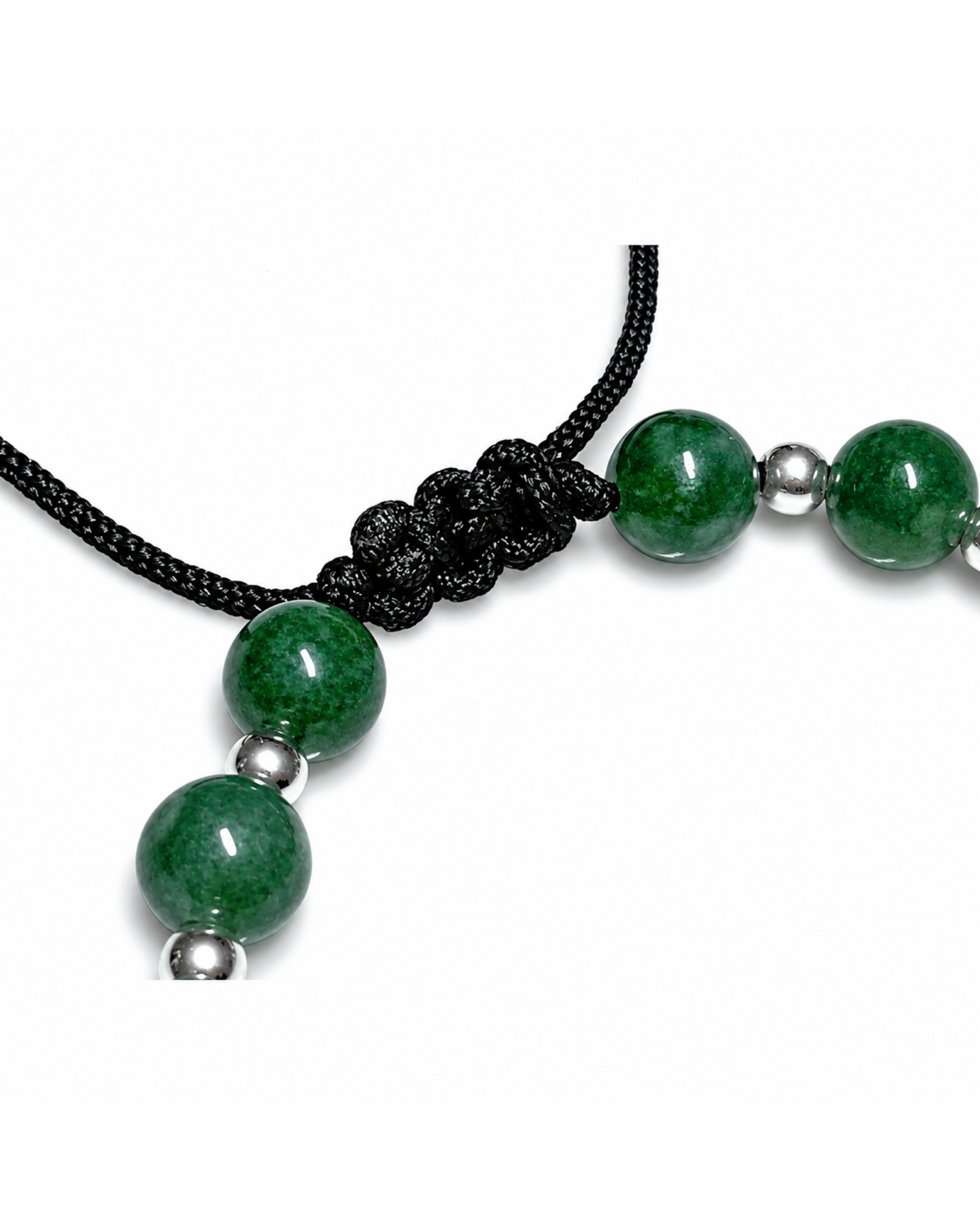 Detalle del tejido de macramé y las cuentas de jade de 6 mm.