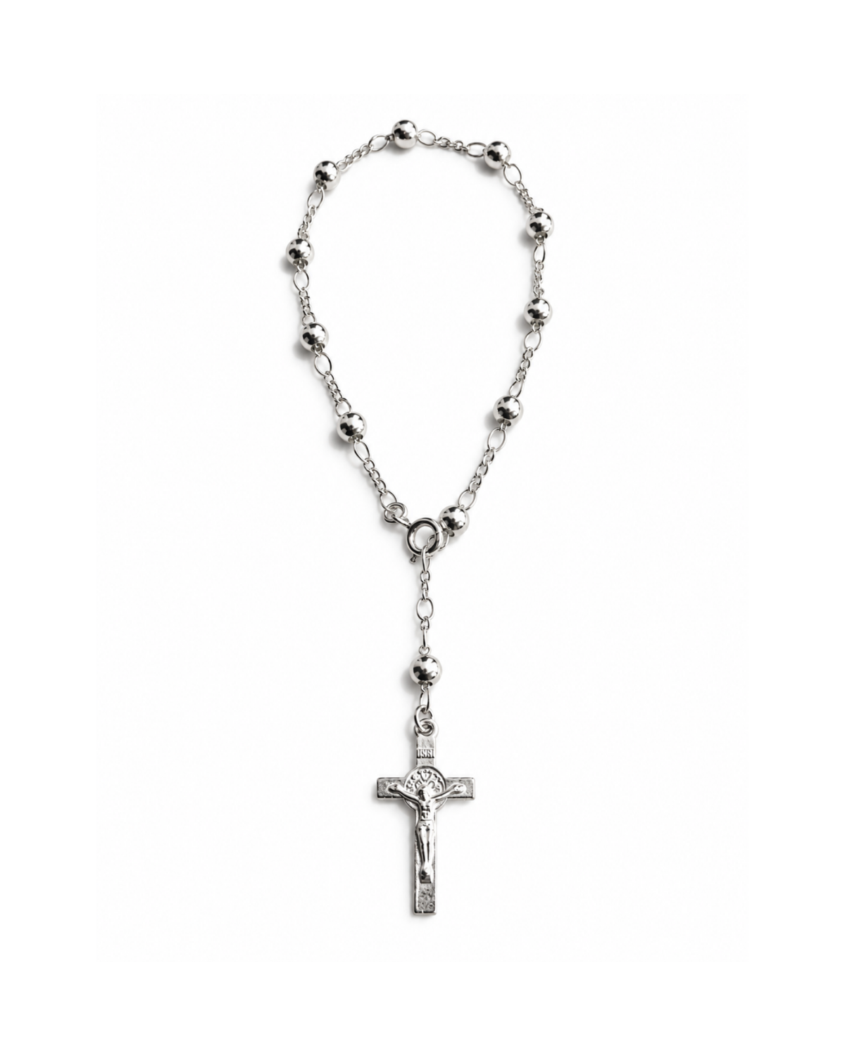 Pulsera Misterio San Benito de plata .925, vista en ángulo con la cruz.