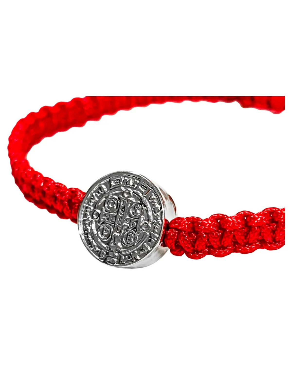 Reverso de la medalla de San Benito de doble vista en la pulsera.
